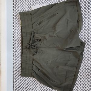 Women's mid rise shorts - NWT
